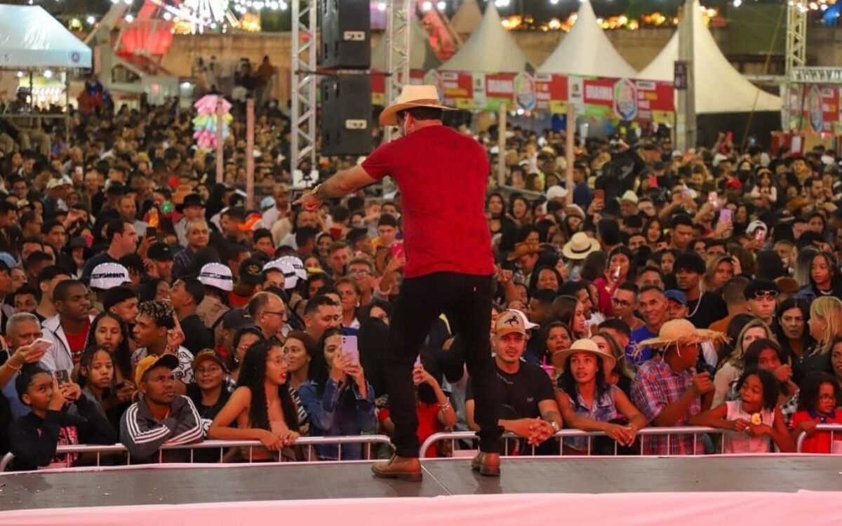 Barracão Zé Bigode lotado marca início dos Festejos Juninos em Irecê