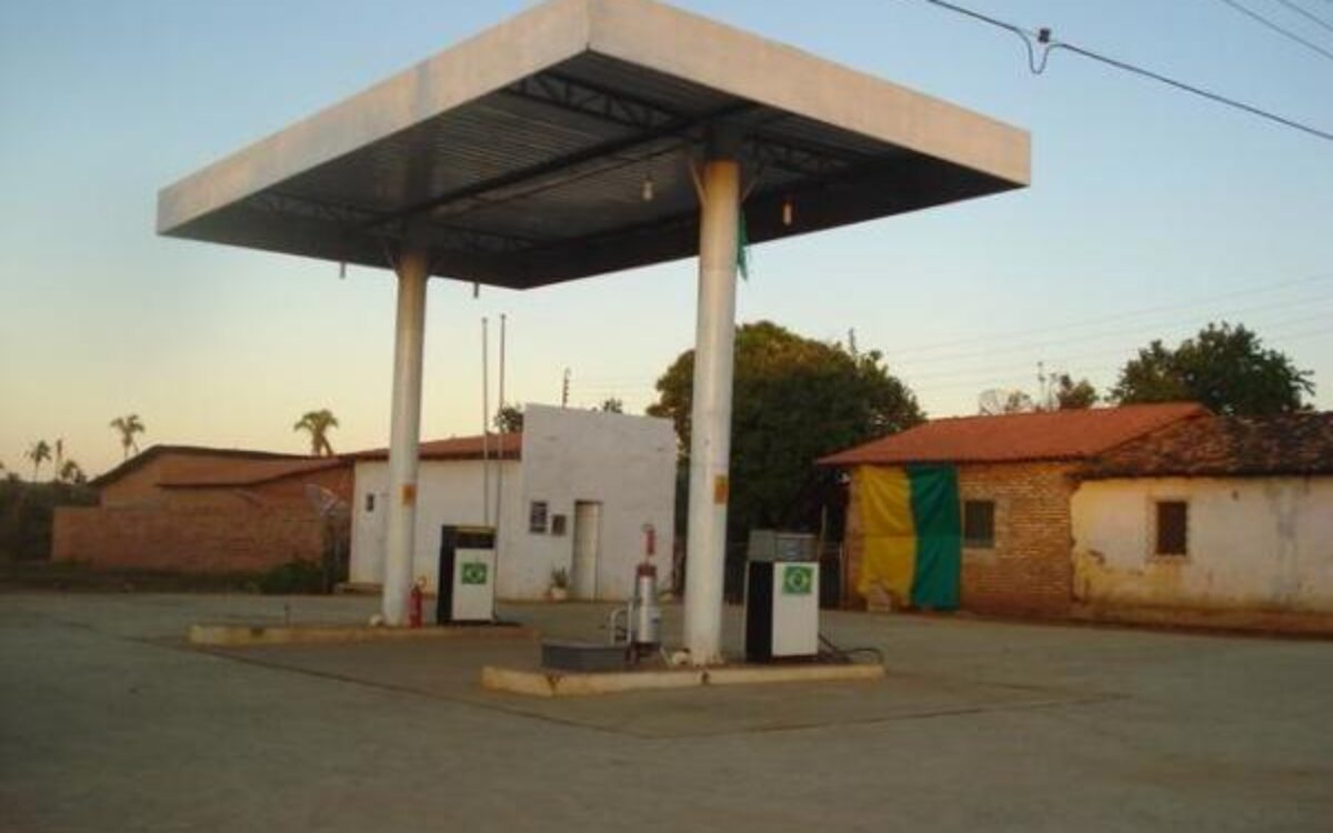 Barro Alto: Posto de gasolina e papelaria são roubados por criminoso armado