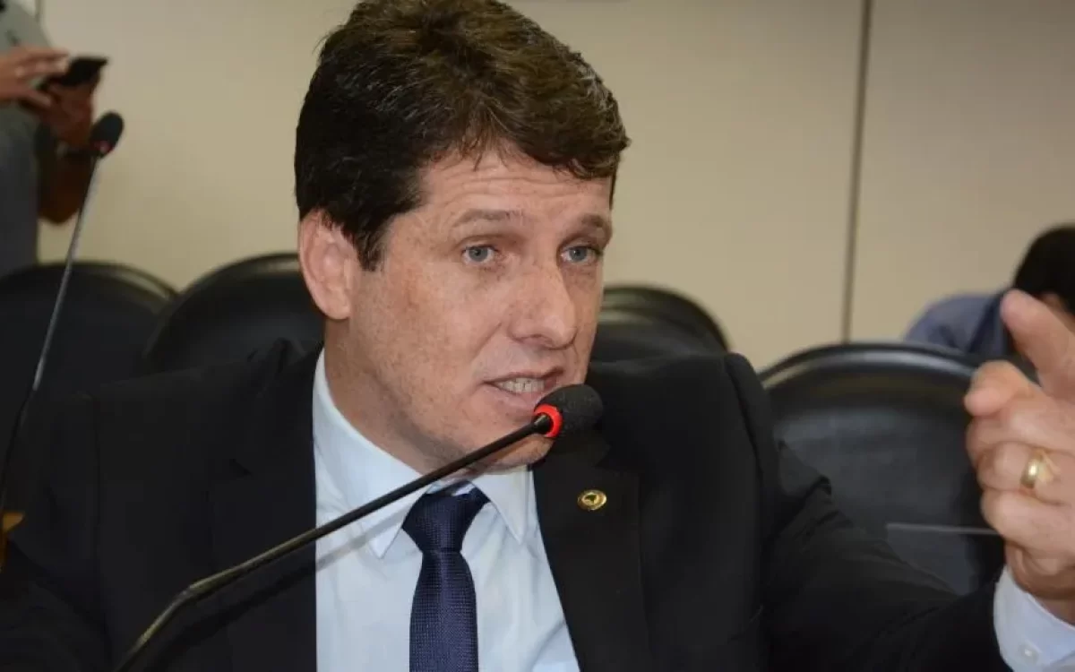 Prefeitura de Jequié não cumpre piso e agentes questionam R$ 10 mi para São João