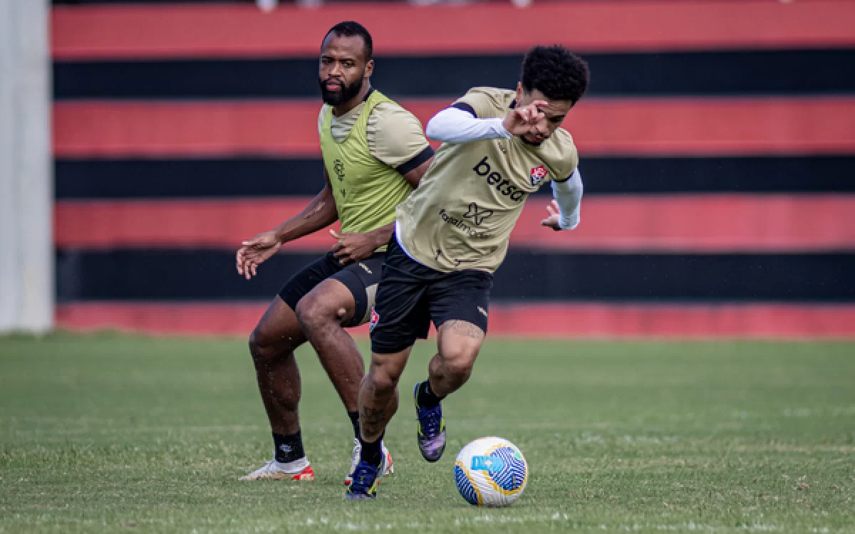 Vitória encara um Corinthians em crise para tentar se afastar da zona no Brasileirão